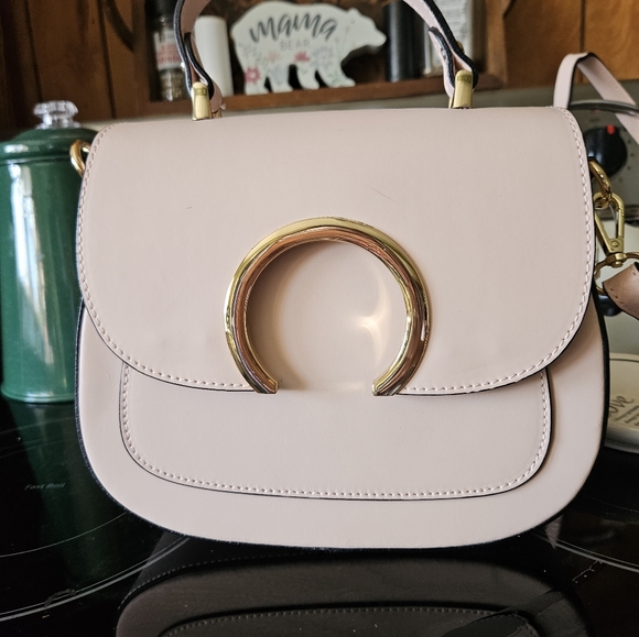 Women handbag nice leather bag but never carried it. Looks new - Picture 3 of 13